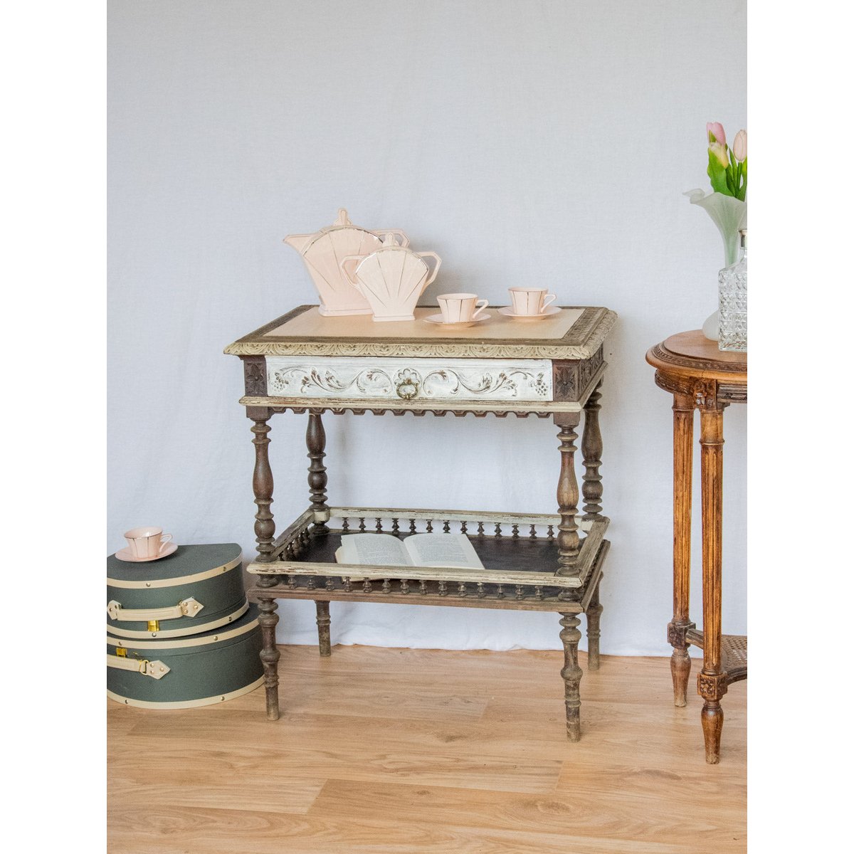 Table d'appoint en bois Francine N°612 - Bon état bois foncé, DEBONGOUT