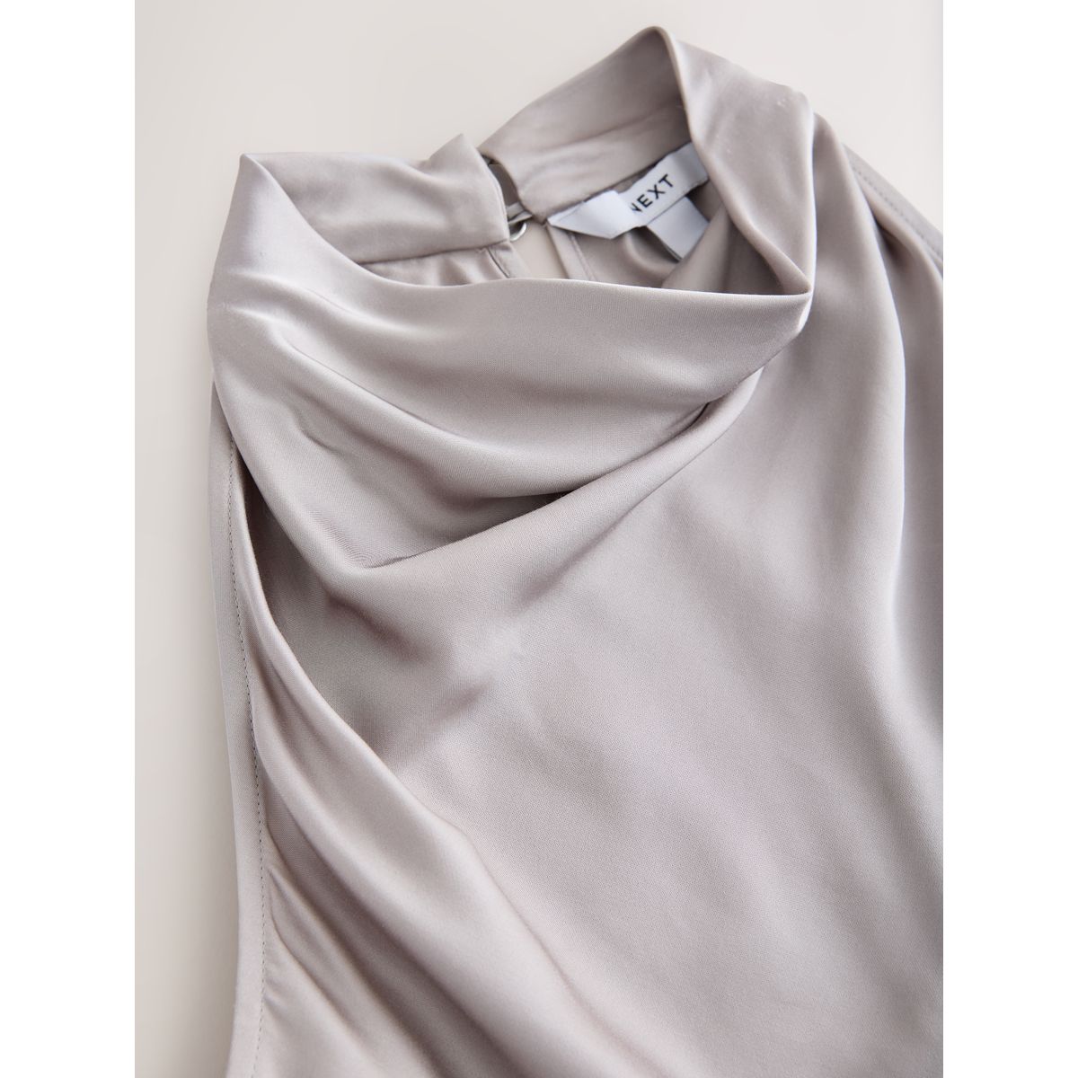 Haut dos nu en satin argent, NEXT