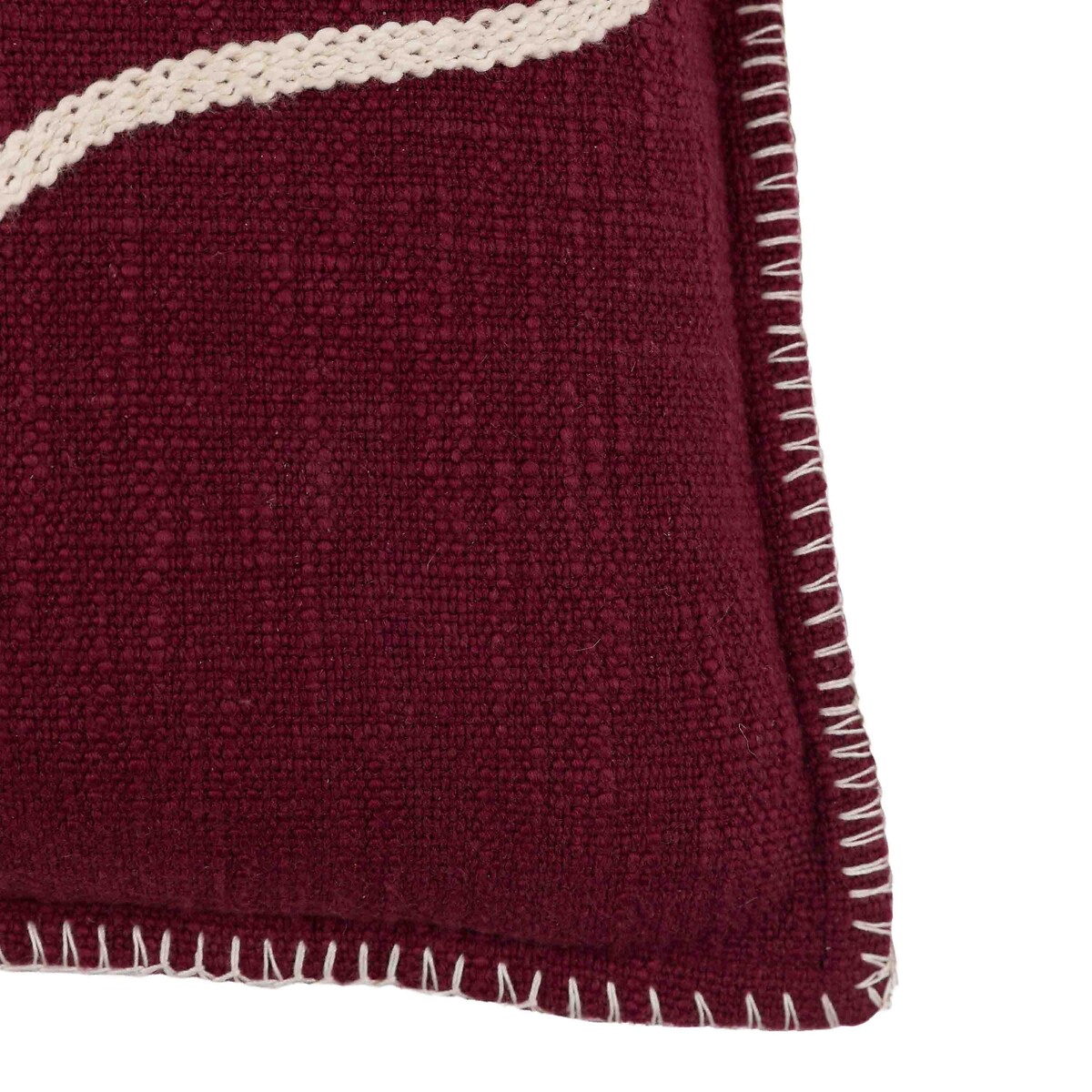 Vintage Noel Embroidered Cushion red, ÉDITÉ