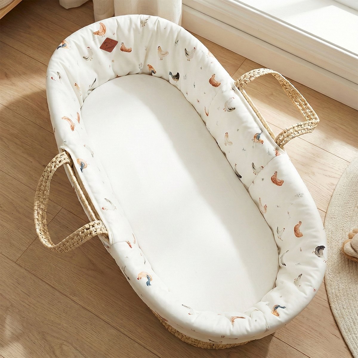 Habillage de couffin en satin de coton GALLINA GALLINA écru – motif poules champêtre, SEVIRA KIDS