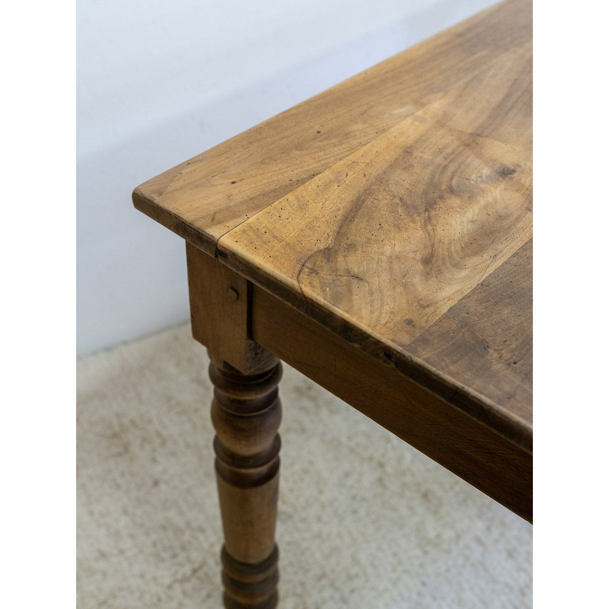 Table à manger en bois Romy N°527 - Bon état bois foncé, DEBONGOUT