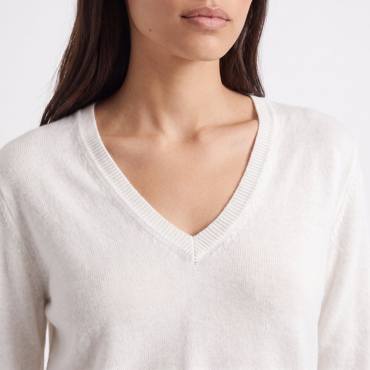 Pull coupe ajustée col en V manches longues EDEN cream, ARTLOVE