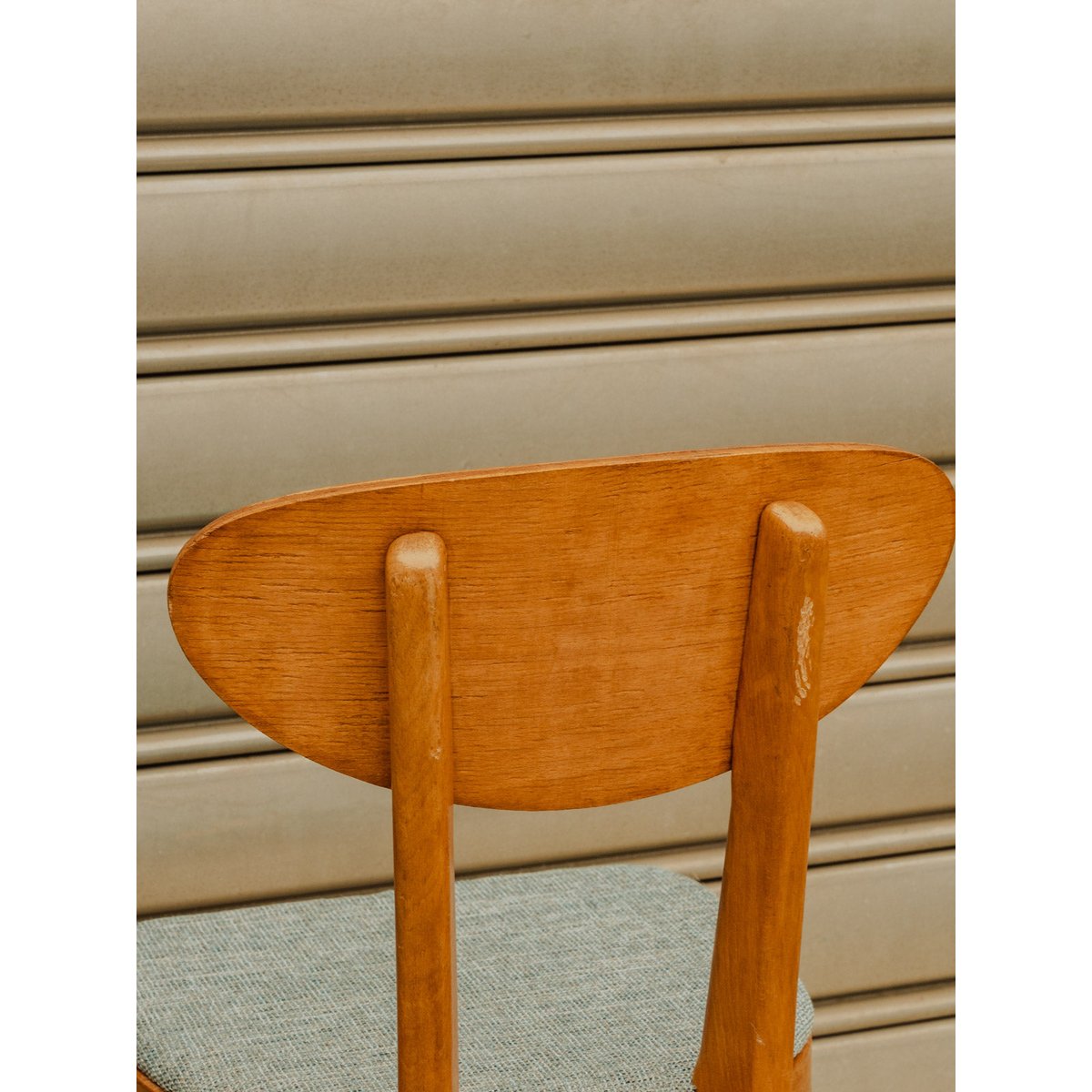 Lot de 4 chaises en bois et tissu bleu Alma N°2124 - Bon état bois foncé, DEBONGOUT