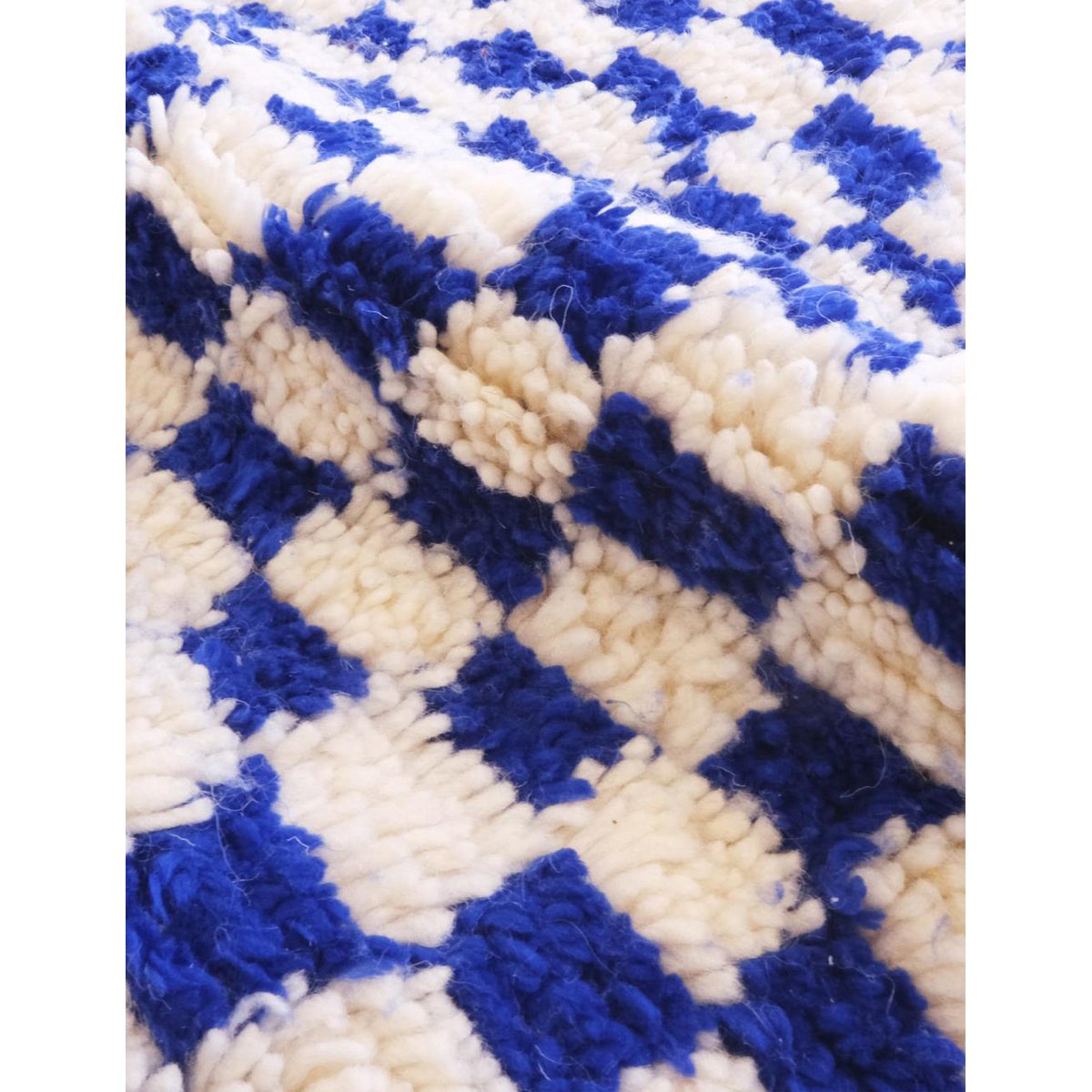 Tapis berbère authentique et graphique à carreaux laine 158 x 327 cm bleu naturel, AFK LIVING