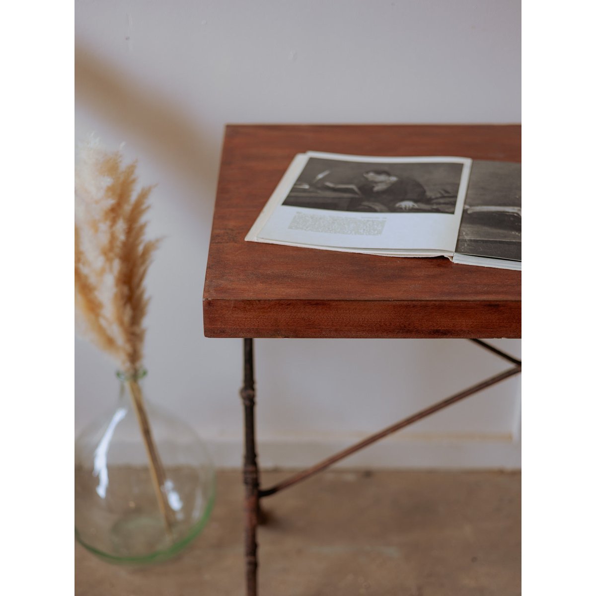 Table à manger bistro en bois et fonte Denise N°104 - Bon état bois foncé, DEBONGOUT