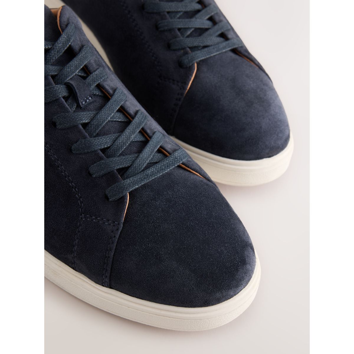 Baskets en daim chic et décontractées bleu marine, NEXT