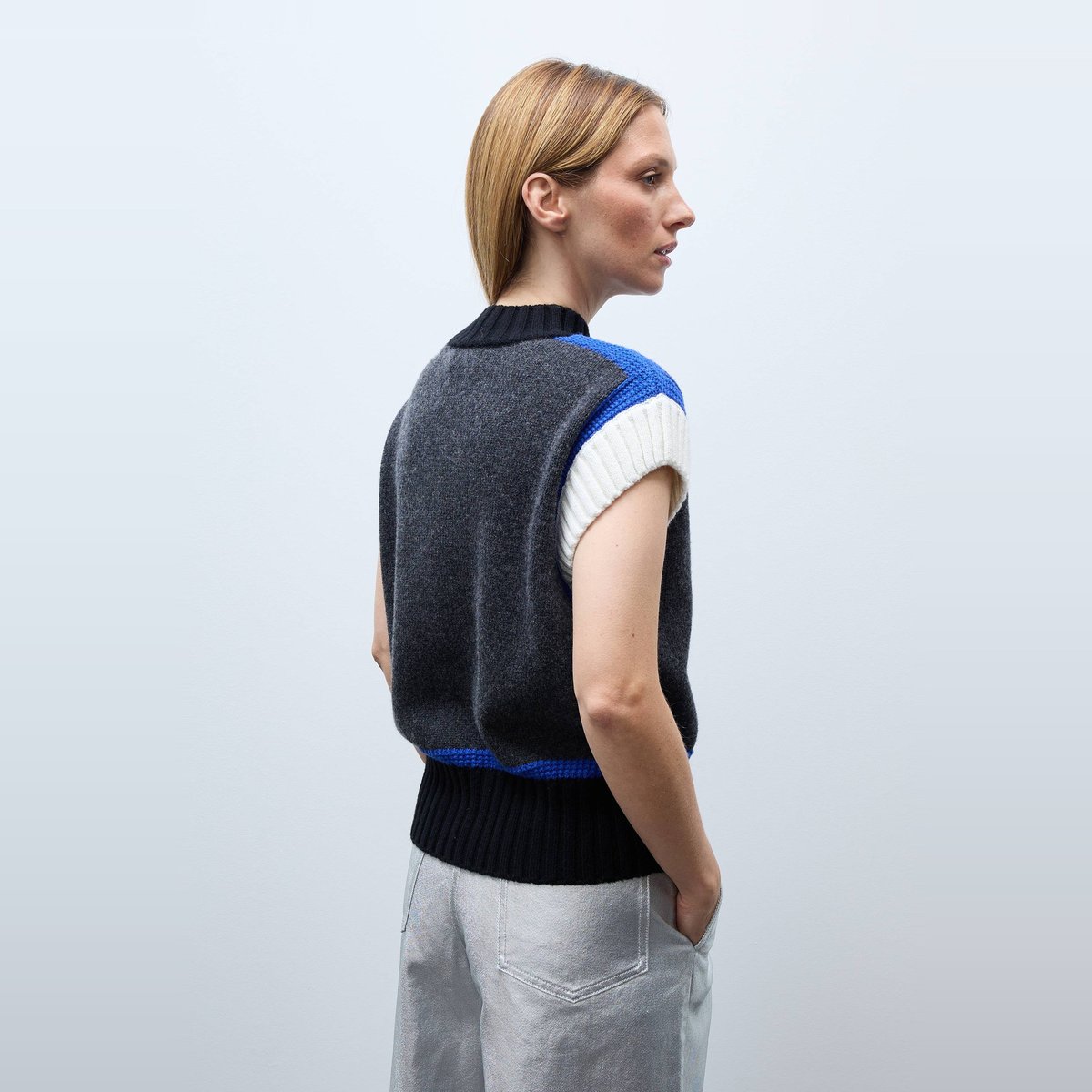 Pull sans manche contenant de la Laine requin, MONOPRIX