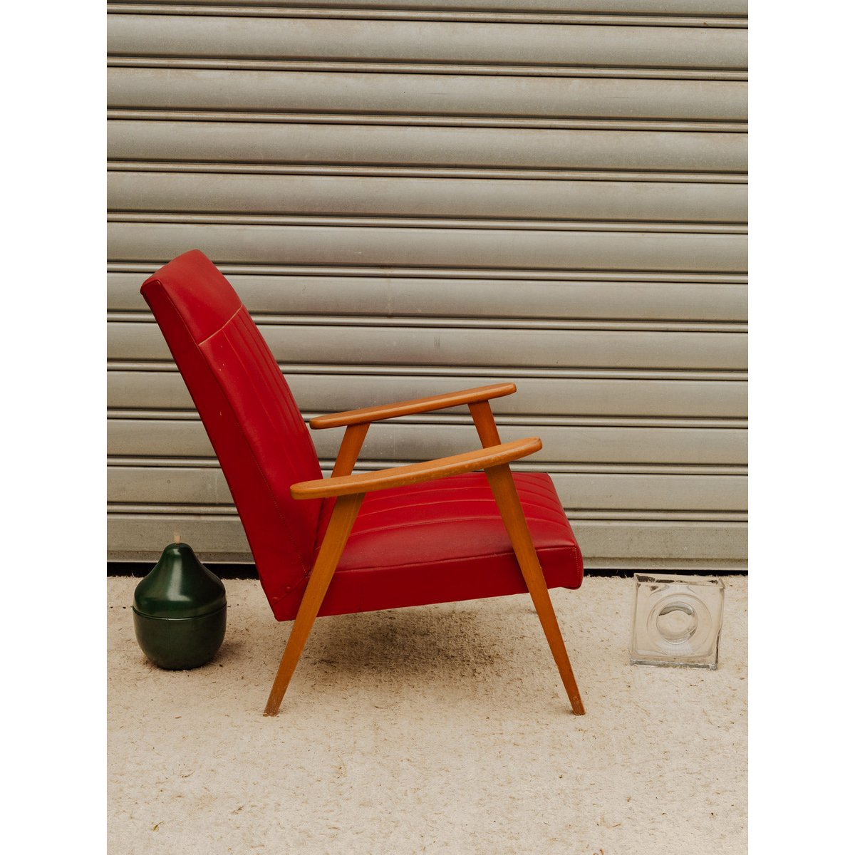 Fauteuil en bois et cuir rouge Jakob N°1443 - Bon état bois foncé, DEBONGOUT