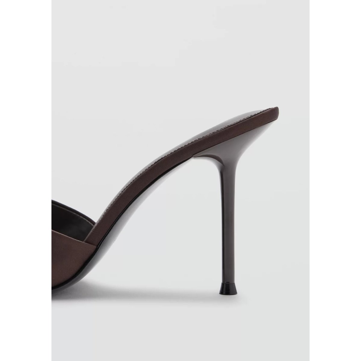 Sandales satinées maxi fleur chocolat, MANGO