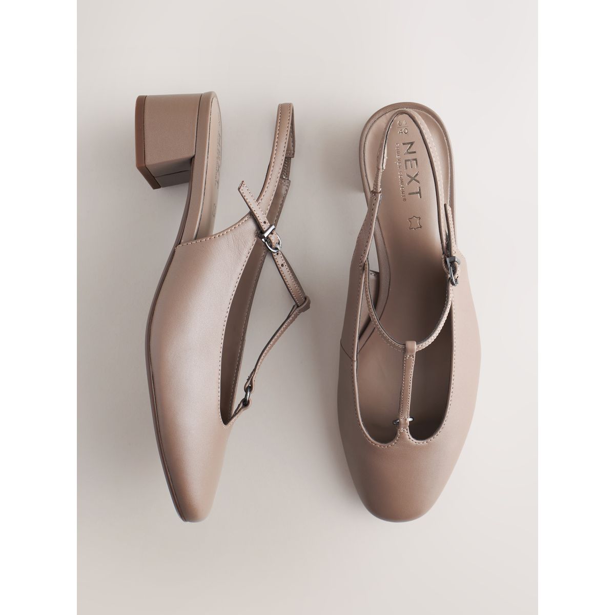Chaussures en cuir à talon carré et bride marron, NEXT
