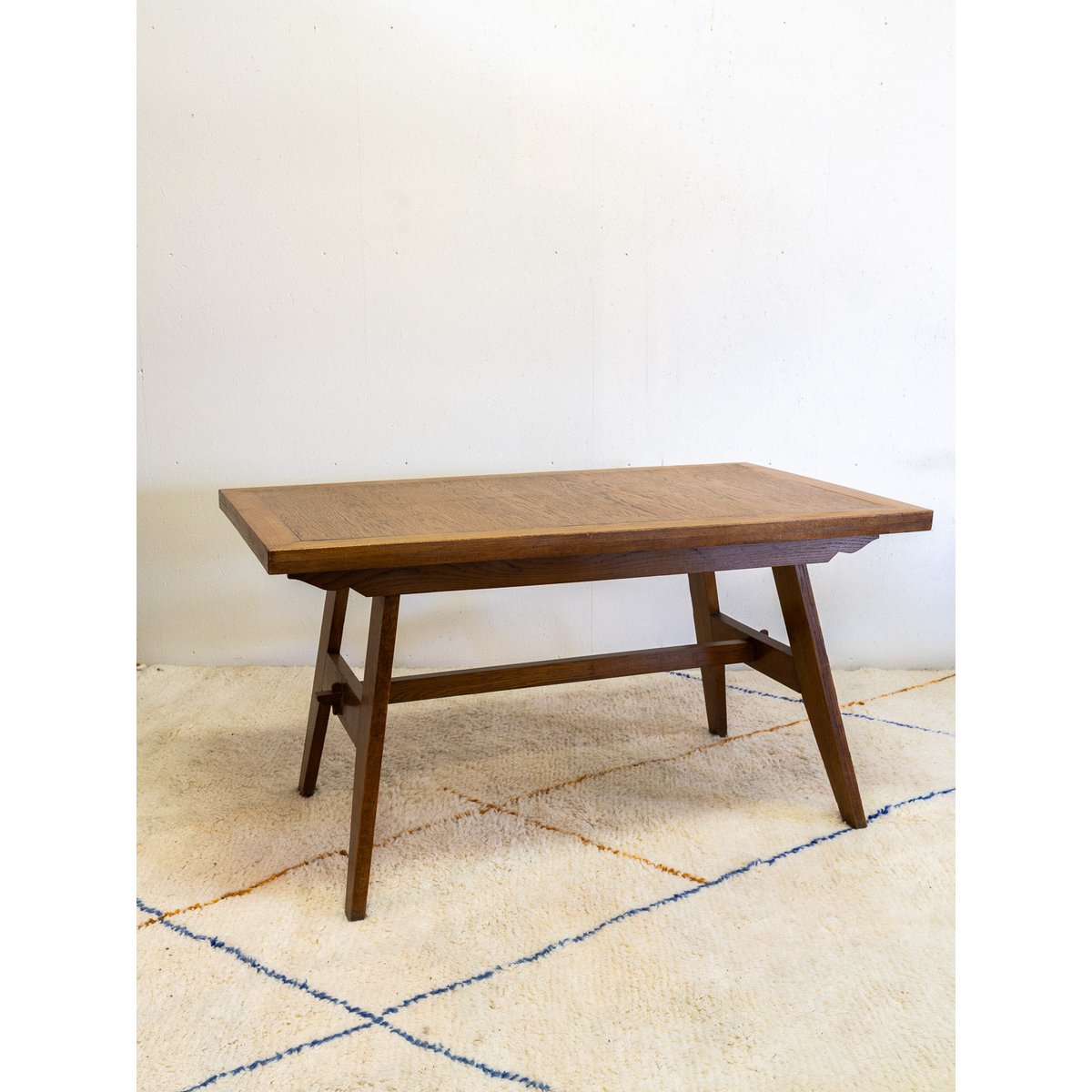 Table à manger en bois Karla N°1047 - Bon état bois foncé, DEBONGOUT