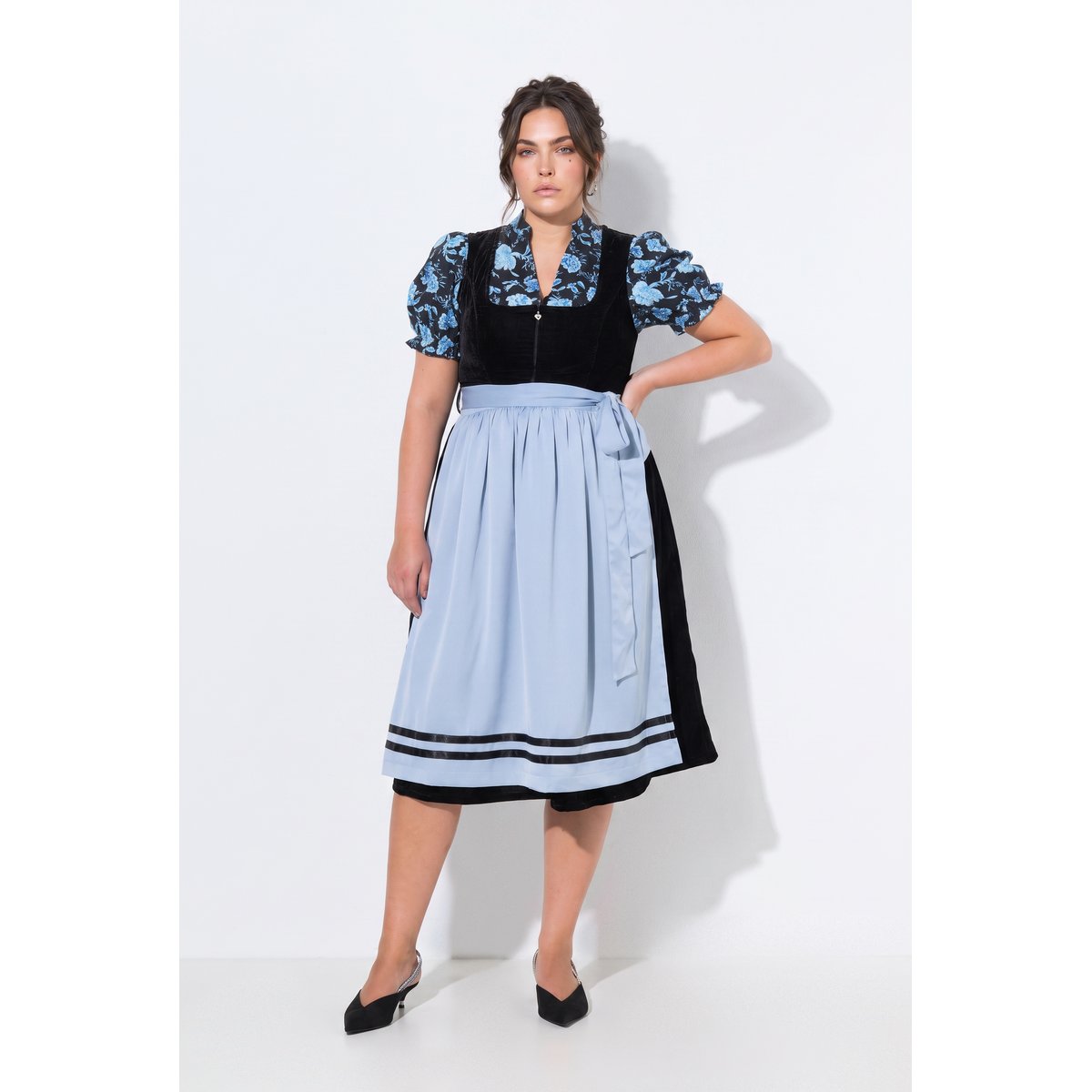Dirndl en velours noir, ULLA POPKEN