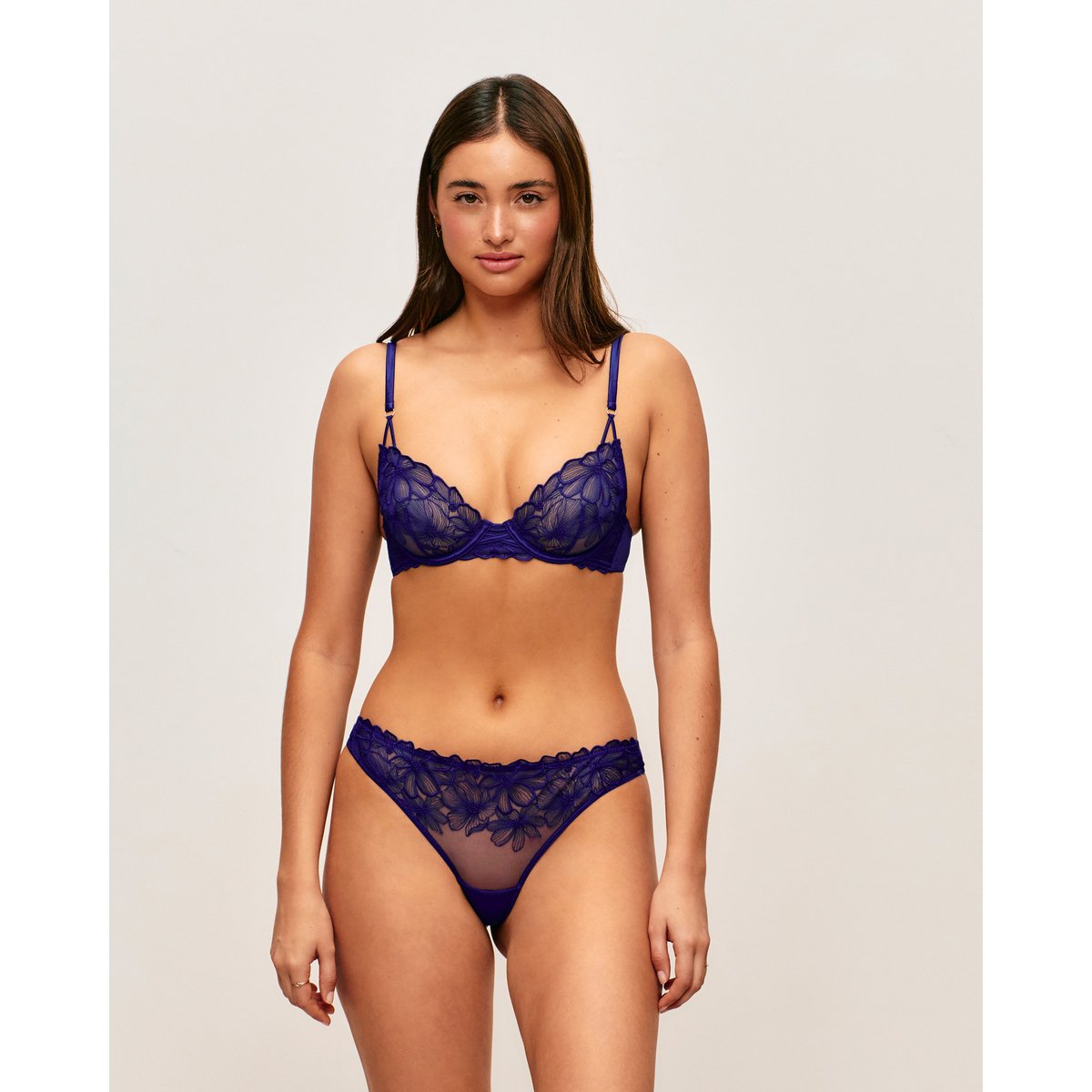 Soutien-gorge corbeille avec broderies florales DAISYBRODIZ bleu, UNDIZ