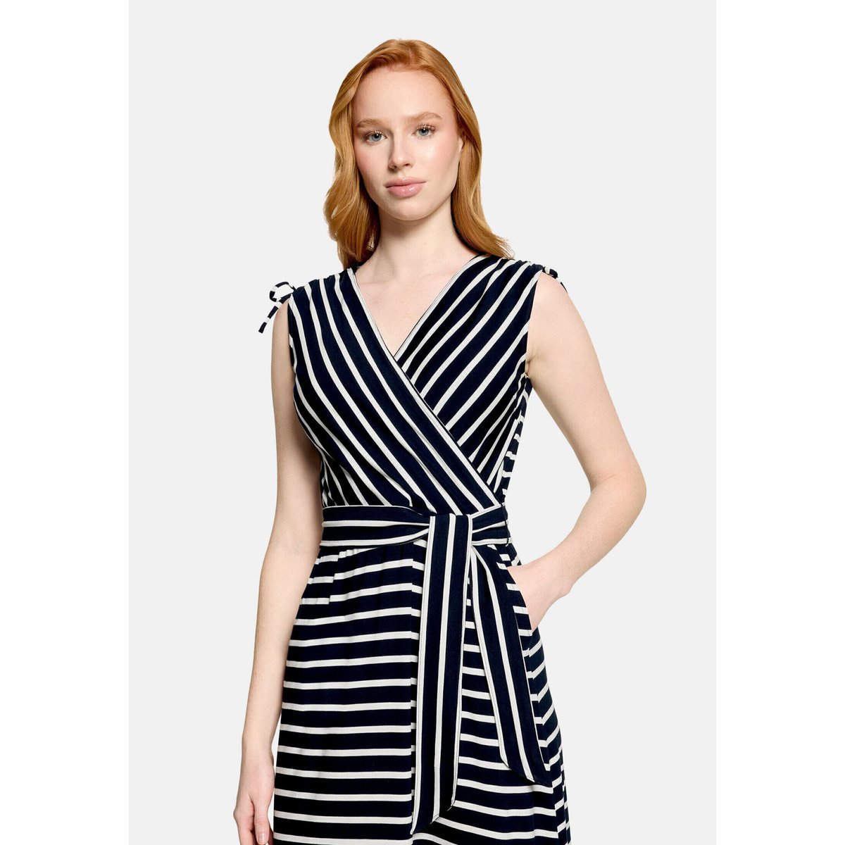 Robe en jersey sans manches bleu/blanc, BETTY BARCLAY
