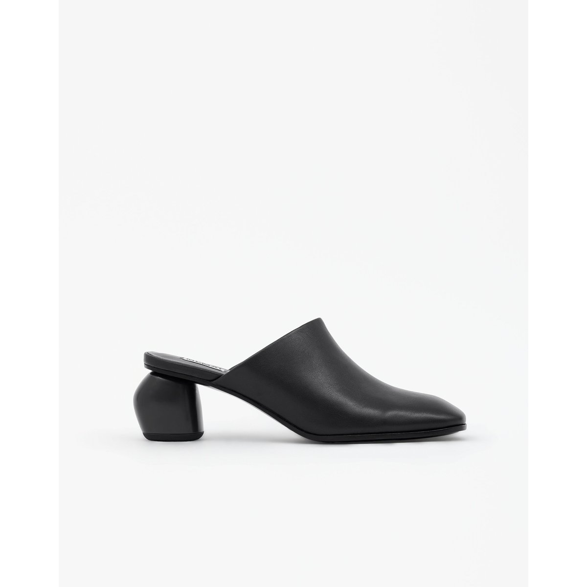 Mules à bout carré fermé JUNYA LOW noir, MI MAI