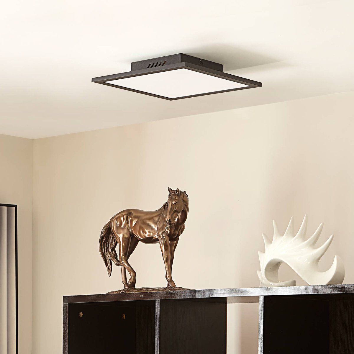 Plafonnier moderneLED, Lamin noir, blanc, LINDBY