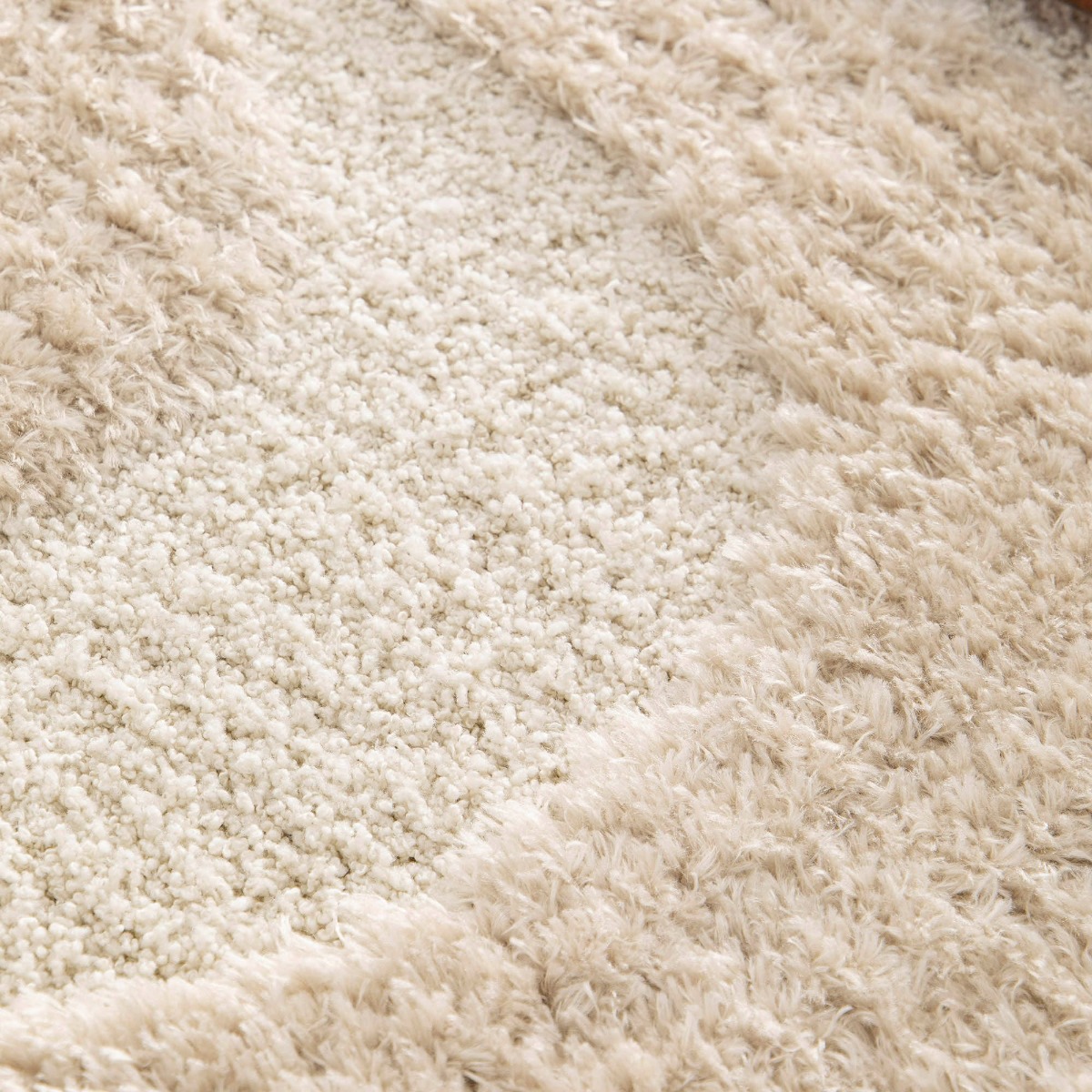 Tapis shaggy doux à relief géométrique  ORGANIC STREET beige, THE DECO FACTORY