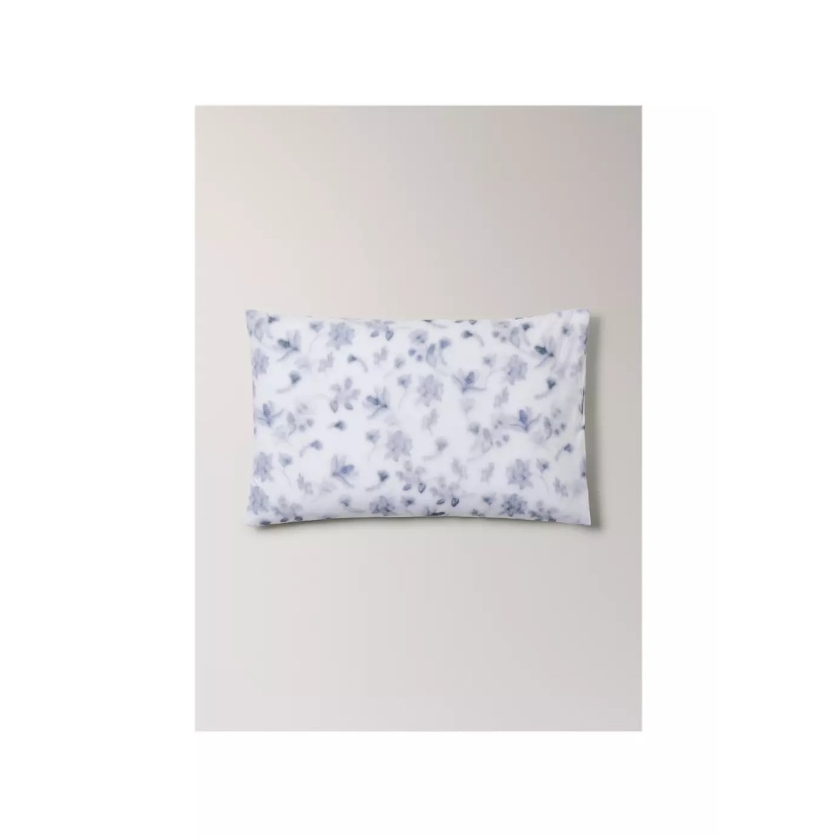 Deux taies d’oreiller percale fleur estompée 50x75 cm bleu, MANGO HOME