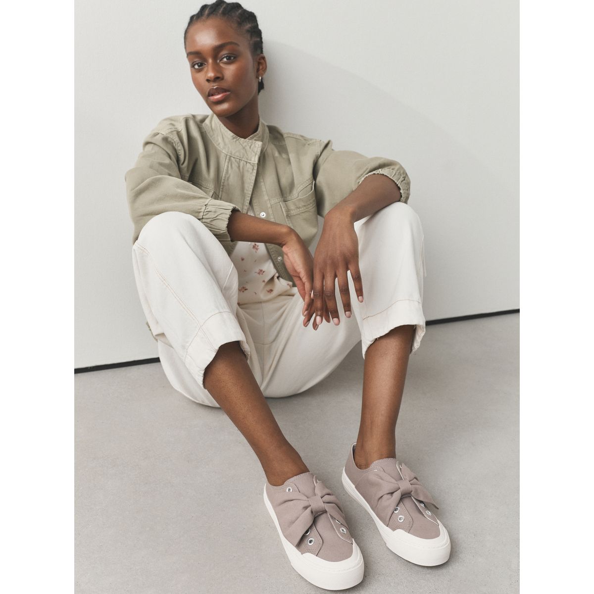 Baskets en toile avec nœud forever comfort® taupe, NEXT