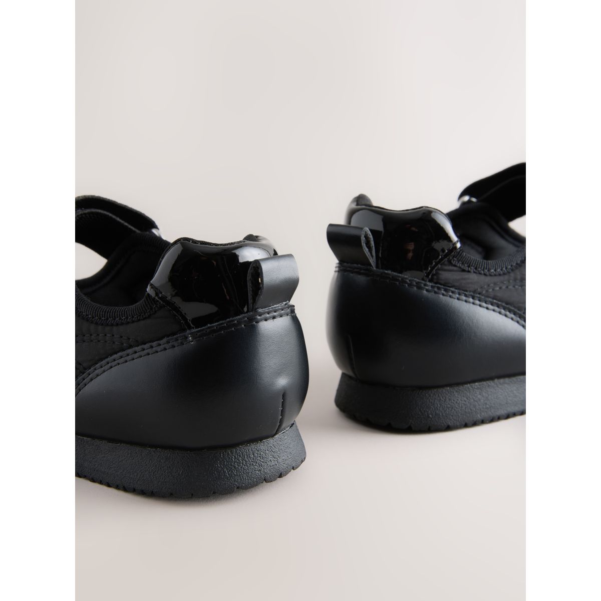 Baskets de sport style babies noir, NEXT