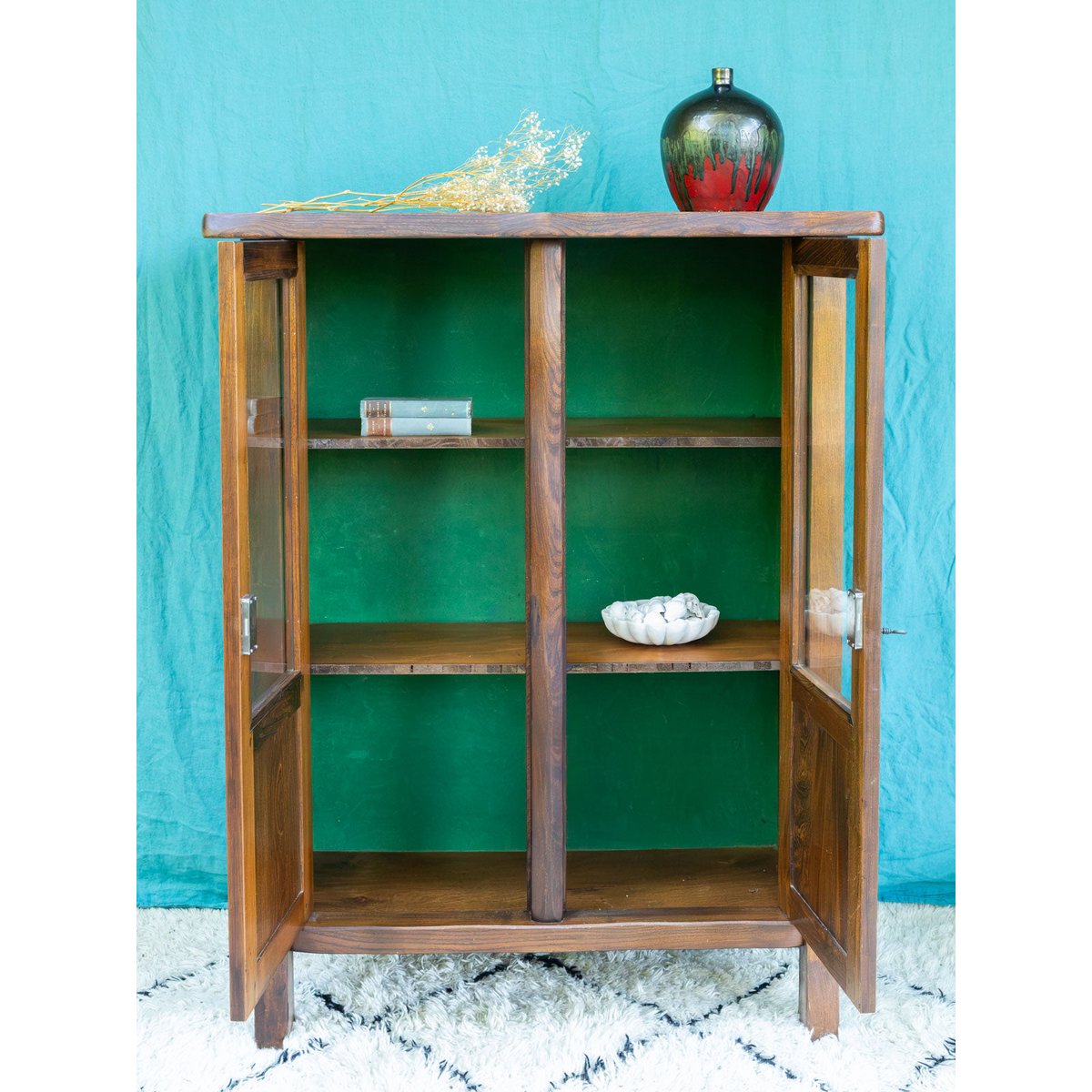 Vitrine brutaliste en bois massif Victoria N°1355 - Bon état bois foncé, DEBONGOUT