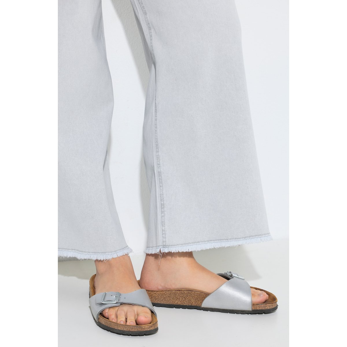 Jean Mary stretch. Jambe large et ourlet jean gris clair, ULLA POPKEN