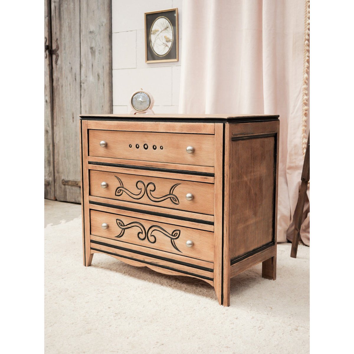 Commode en bois et motifs Olga N°1096 - Bon état bois clair, DEBONGOUT