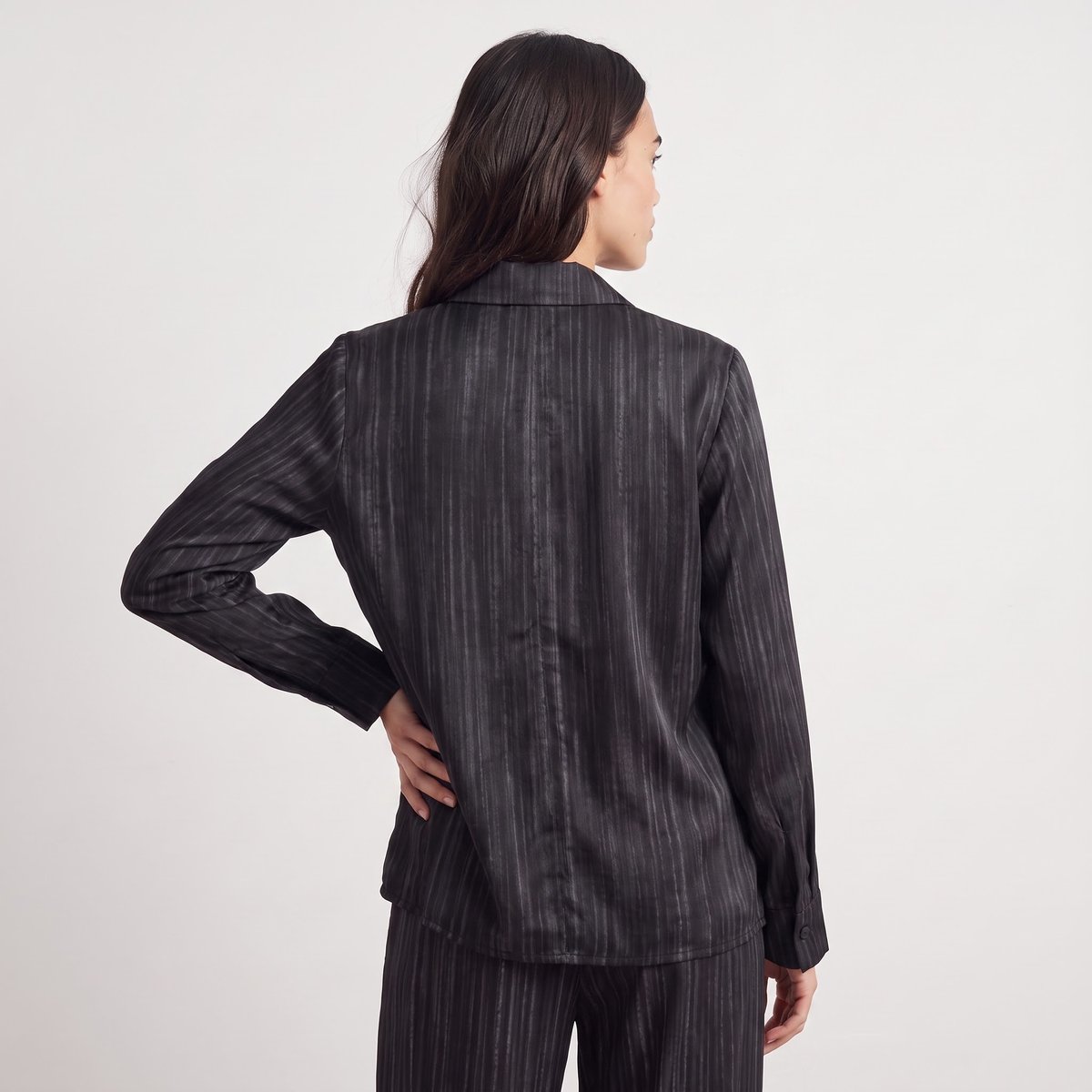 Veste femme fluide col chemise satinée ISELIA black, ARTLOVE