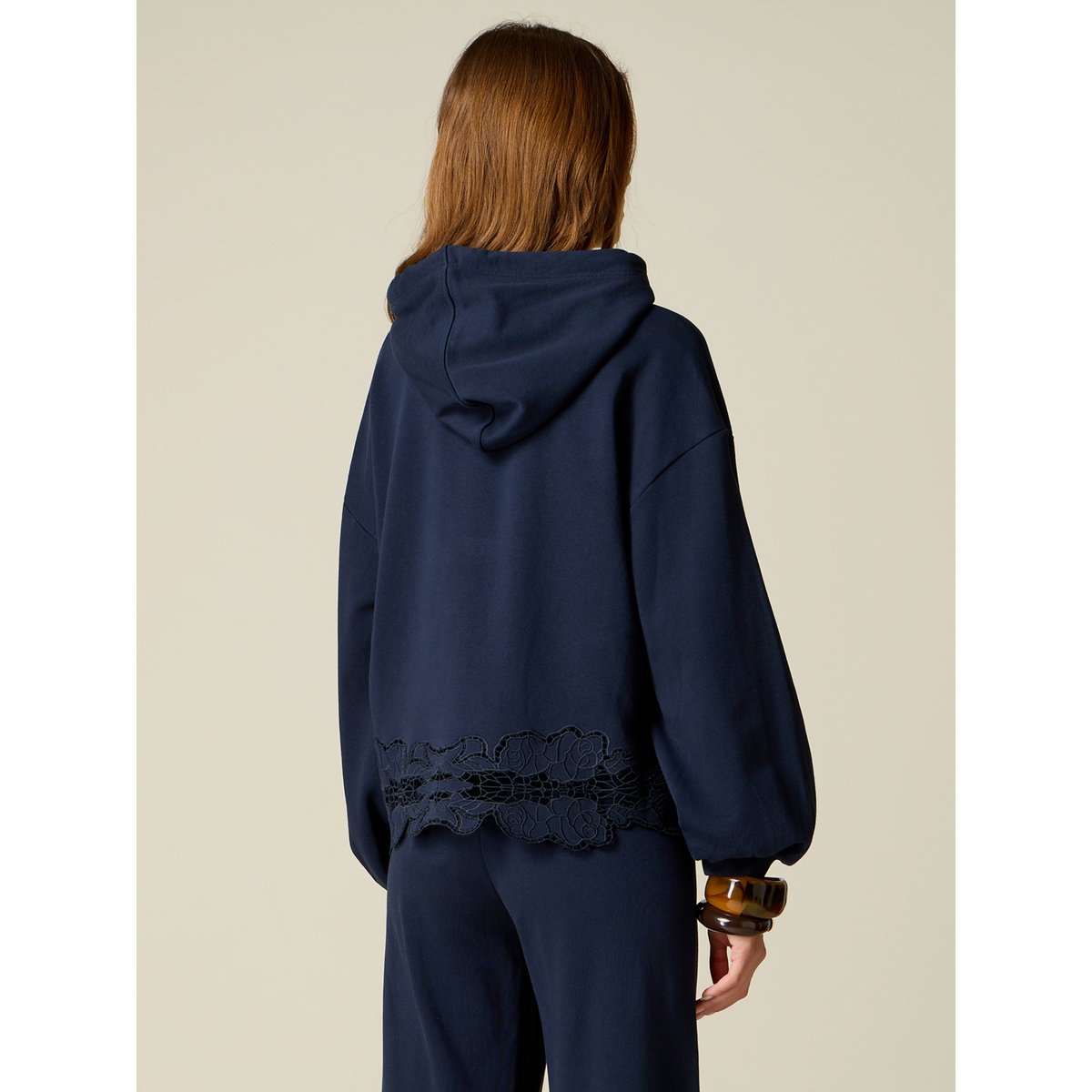 Sweat à capuche avec insert en broderie anglaise bleu, OLTRE