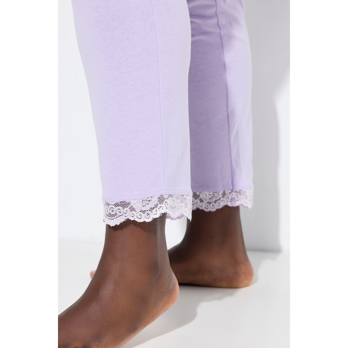 Pyjama avec dentelle et boutons lavande tendre, ULLA POPKEN