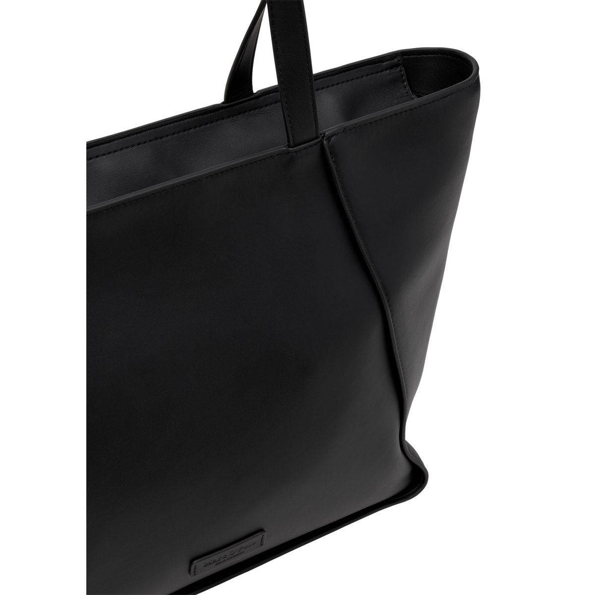 Shopper en une alternative de cuir en polyester recyclé noir, MARC O'POLO