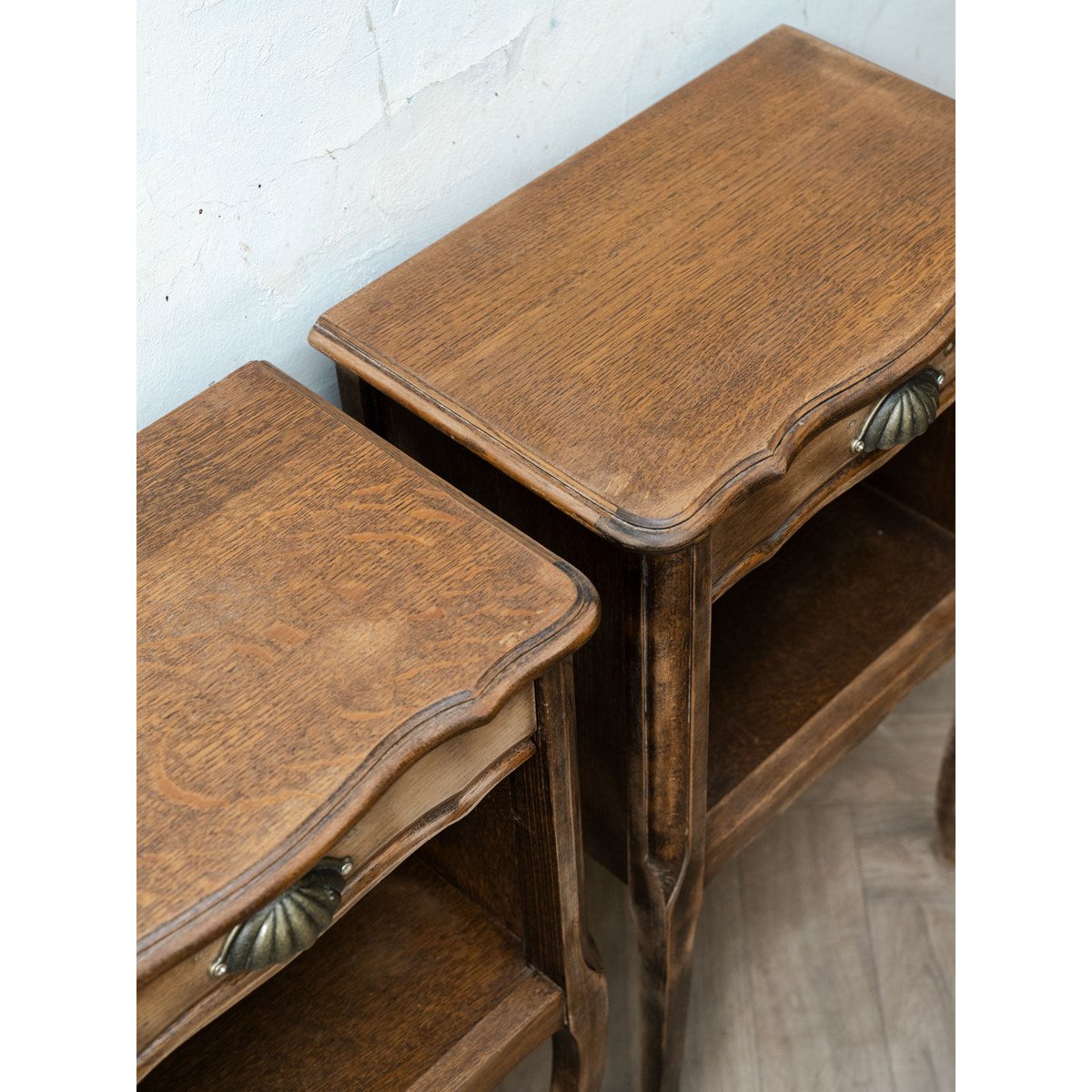 Paire de tables de chevet en bois Maïa N°1624 - Bon état bois foncé, DEBONGOUT
