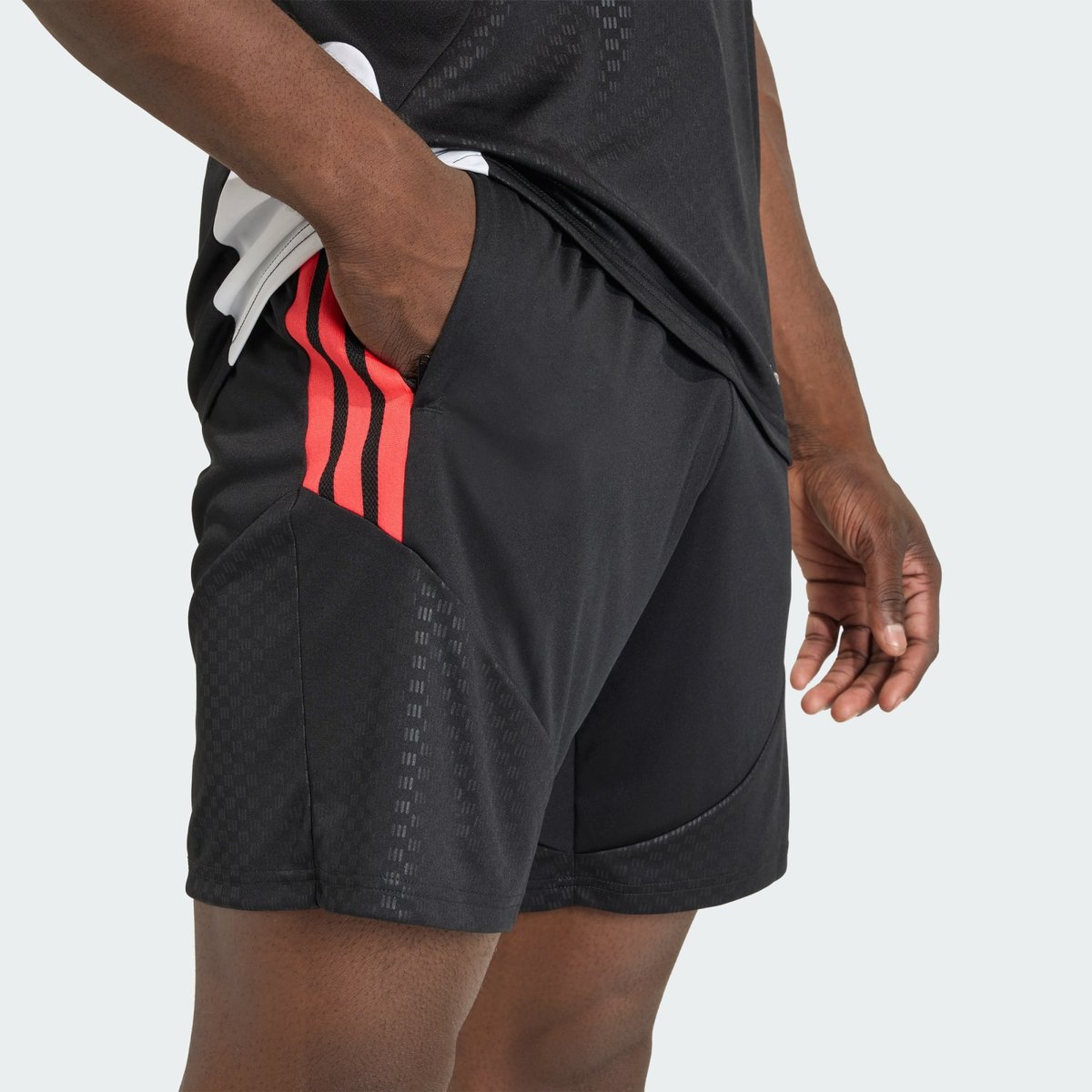 Short D'entraînement Tiro 26 Competition Short D'entraînement Tiro 26 Competition black / semi lucid red, adidas Performance