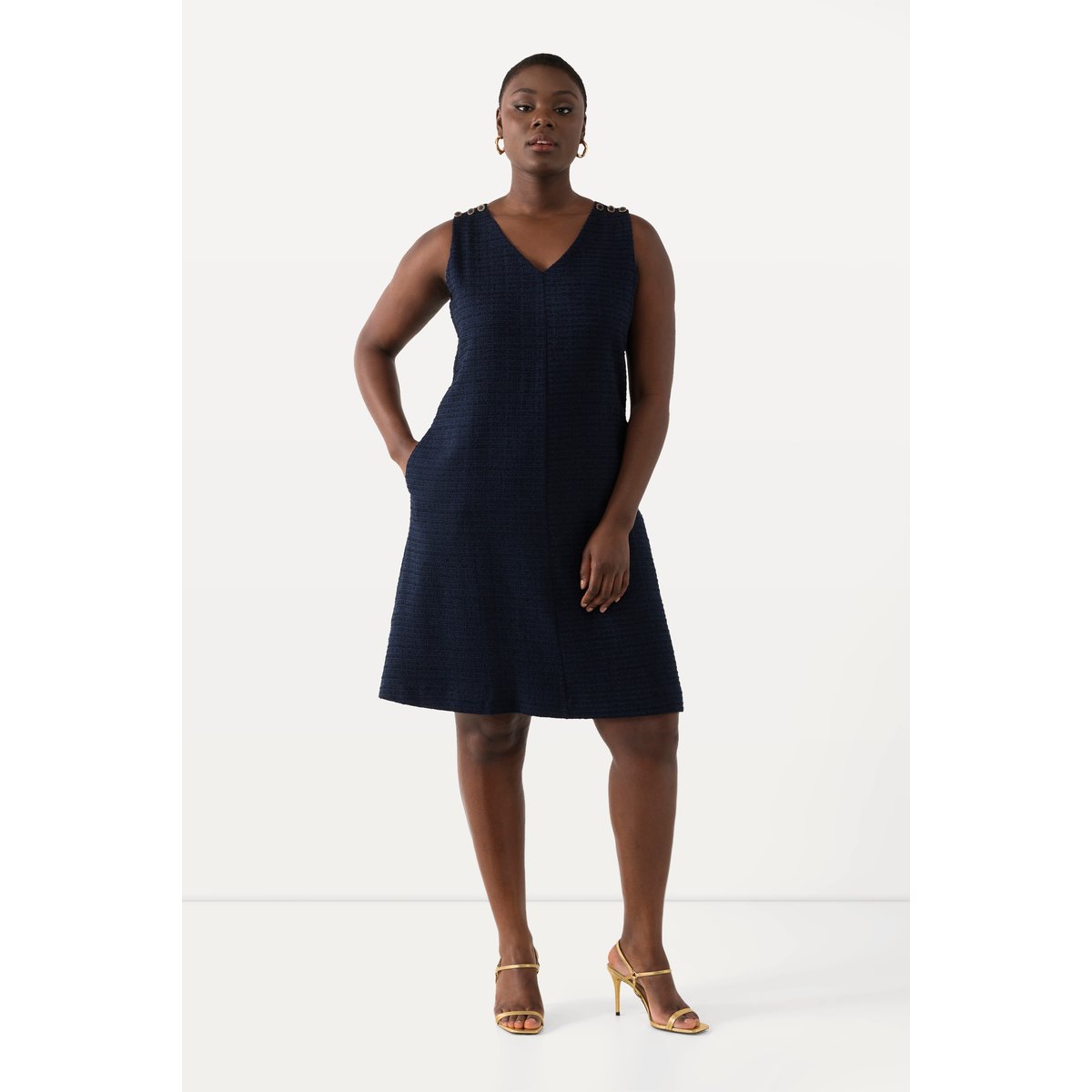 Robe en bouclette, coupe évasée, col V bleu nuit, ULLA POPKEN