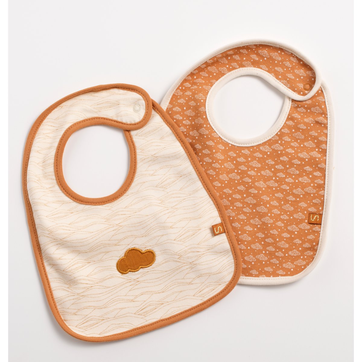 Lot de 2 bavoirs en coton décor nuage beige/marron, SAUTHON