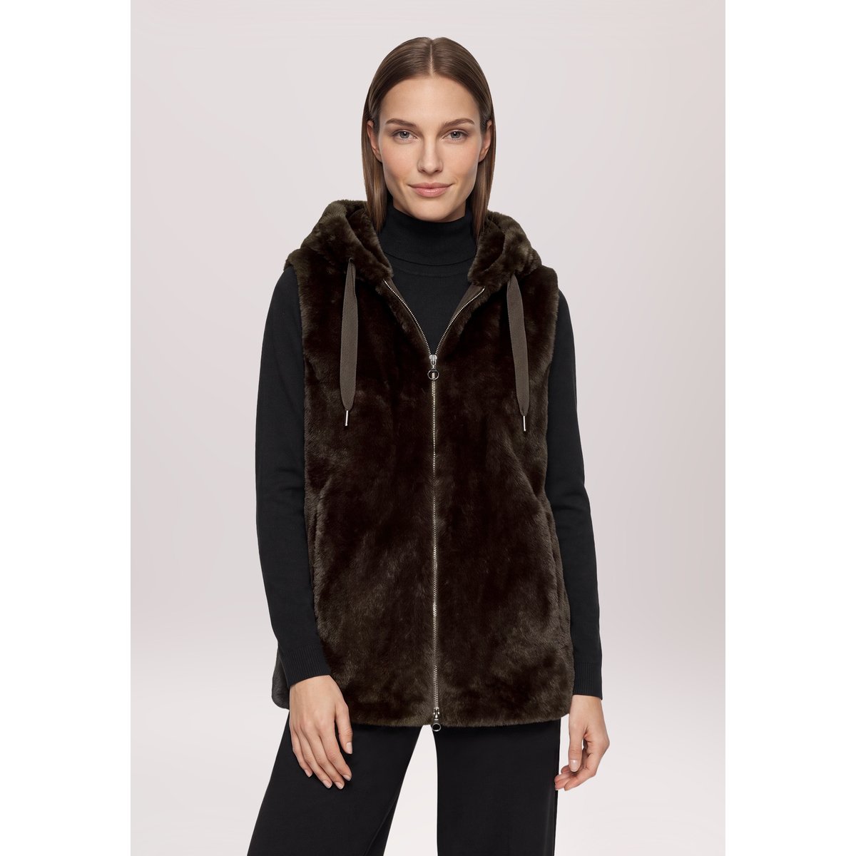 Veste sans manches en peluche à capuche marron foncé, BETTY BARCLAY