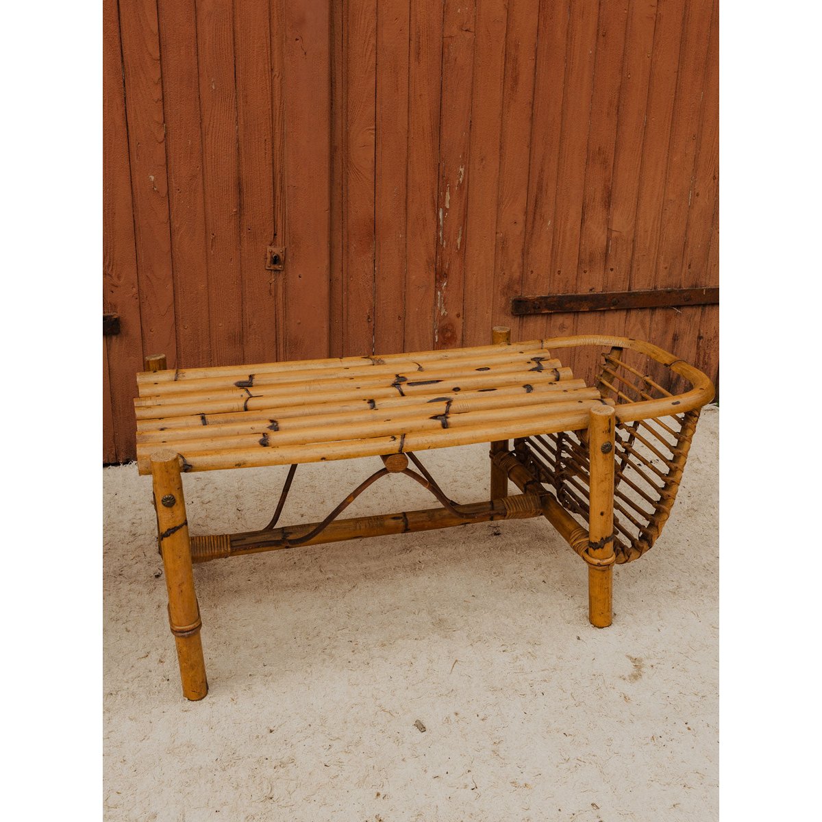 Table basse avec porte-revues en rotin Léonie N°1594 - Bon état bois clair, DEBONGOUT