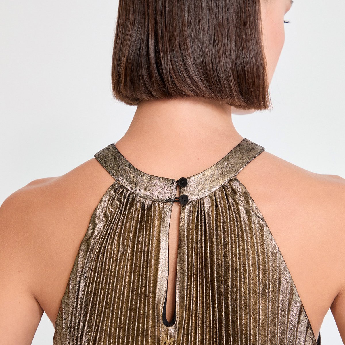 Robe longue plissée effet métallisé à col licou doré, LOLA CASADEMUNT