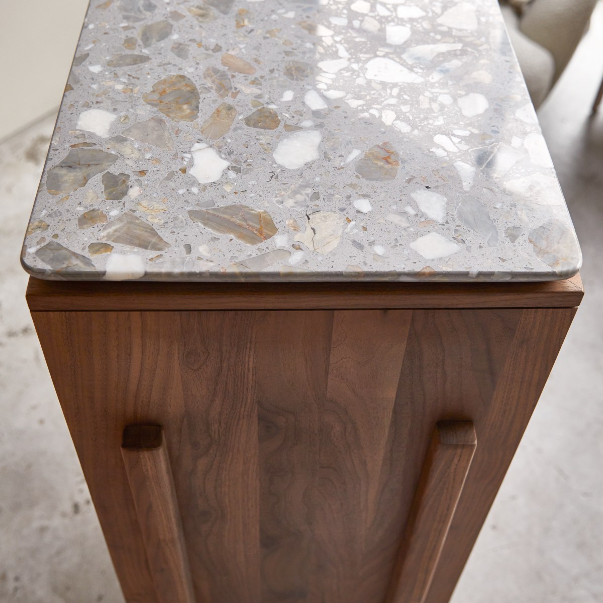 Buffet bas en Noyer massif, ISAURE marron, TIKAMOON