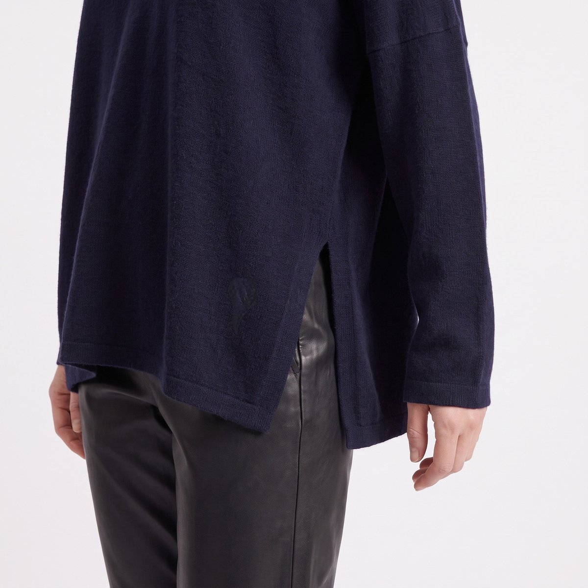 Pull coupe oversize col en V manches longues GABY navy, ARTLOVE