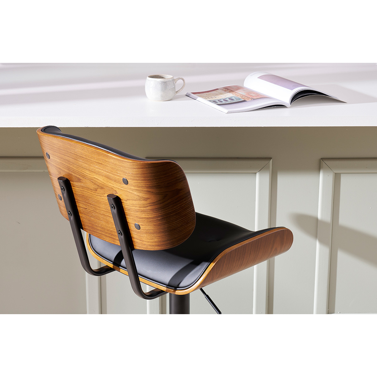 Tabouret de bar design réglable pivotant 360° noir et bois foncé BASILE noyer / noir, MILIBOO