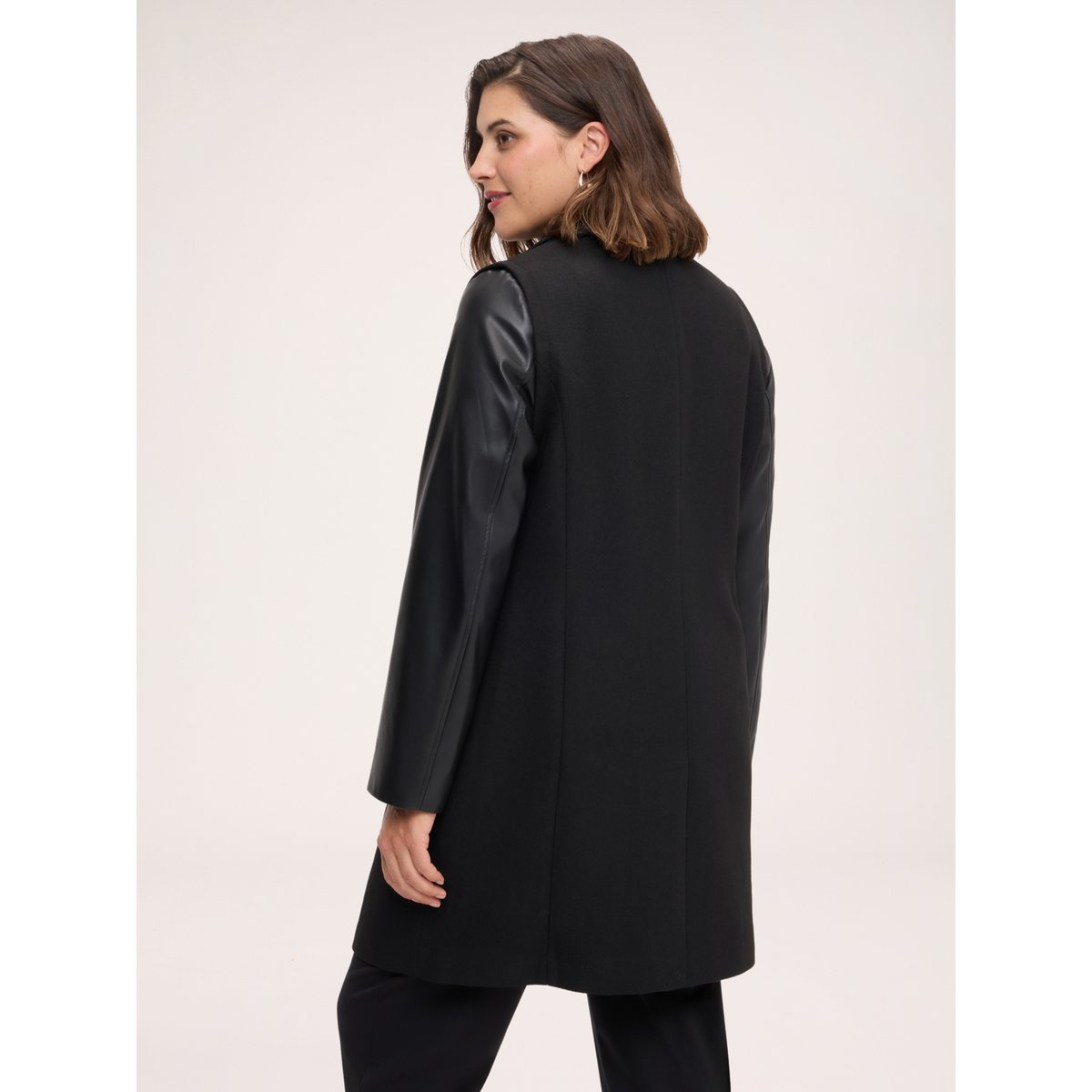 Manteau avec manches enduit noir, FIORELLA RUBINO