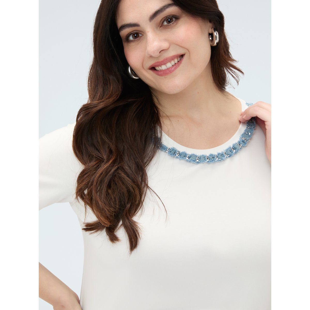 T-shirt avec application sur l'encolure blanc, FIORELLA RUBINO