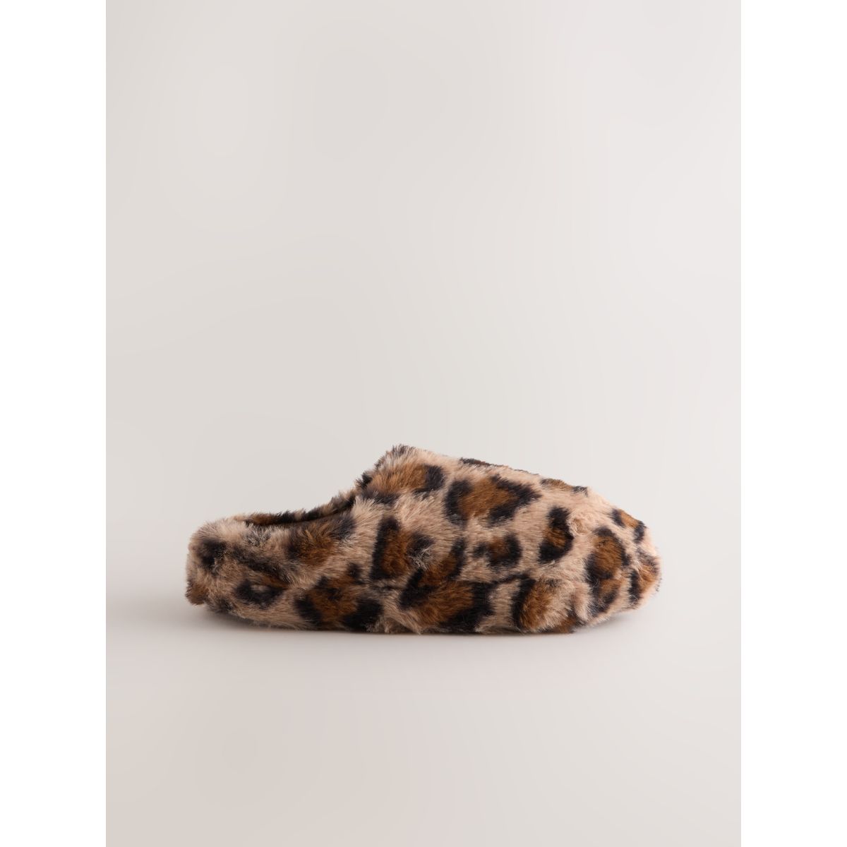 Chaussons style mules en imitation fourrure imprimé léopard, NEXT