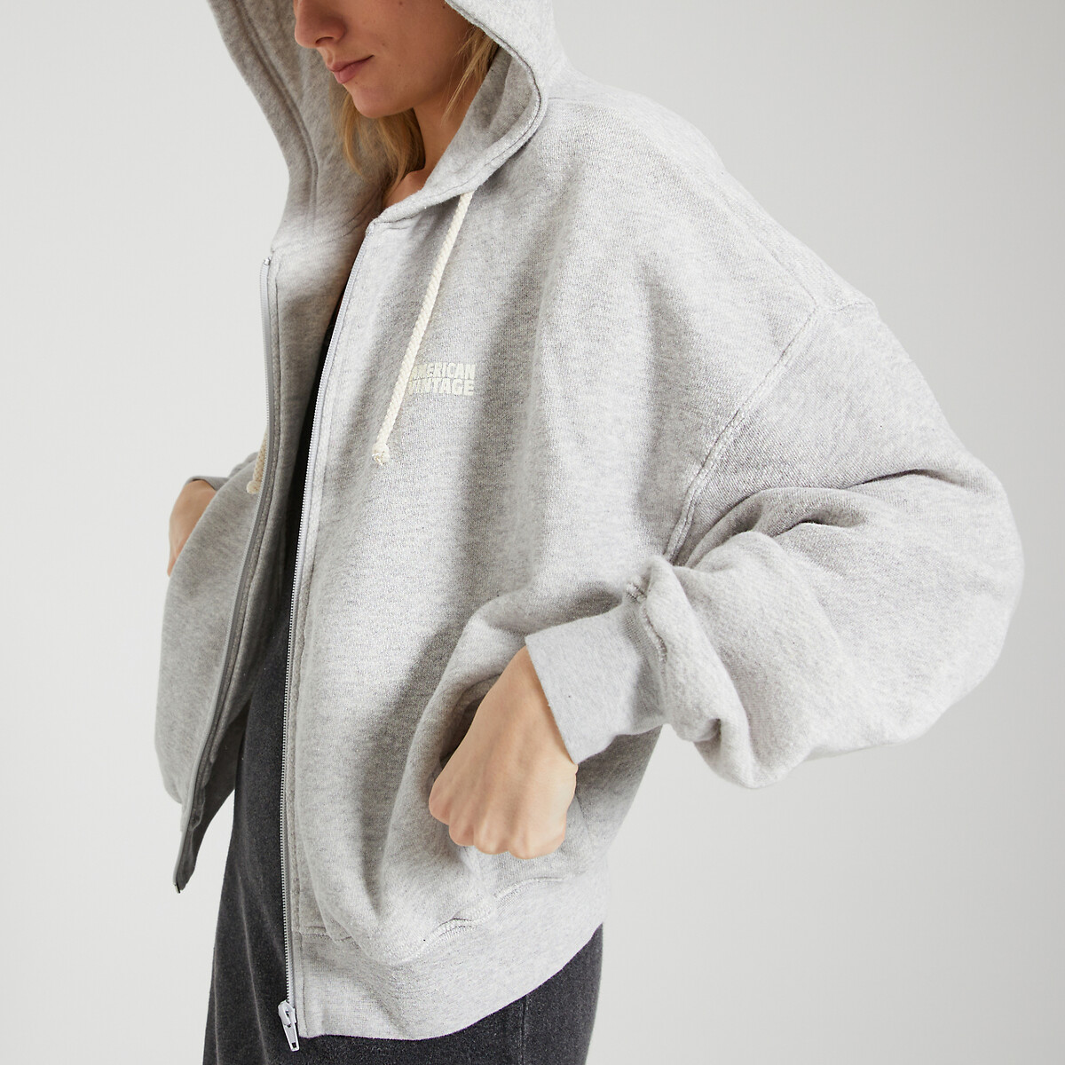 Sweat à capuche KODYTOWN zippé gris clair, AMERICAN VINTAGE