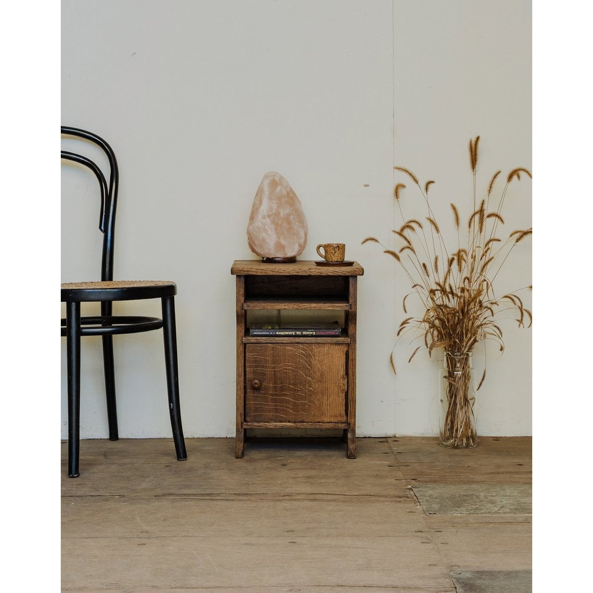 Table de chevet en bois Odile N°1439 - Bon état bois foncé, DEBONGOUT