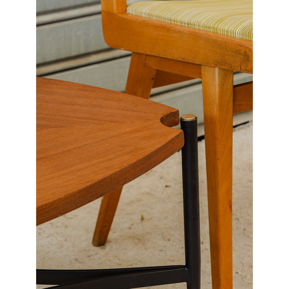 Table basse en bois et métal noir Donna N°1647 - Bon état bois foncé, DEBONGOUT
