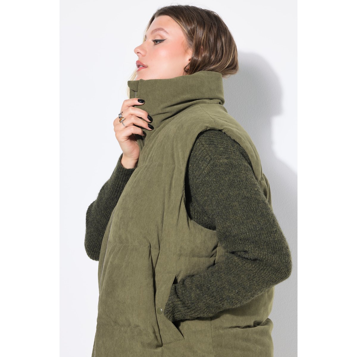 Gilet matelassé oversize en velours côtelé palmiers verts, STUDIO UNTOLD