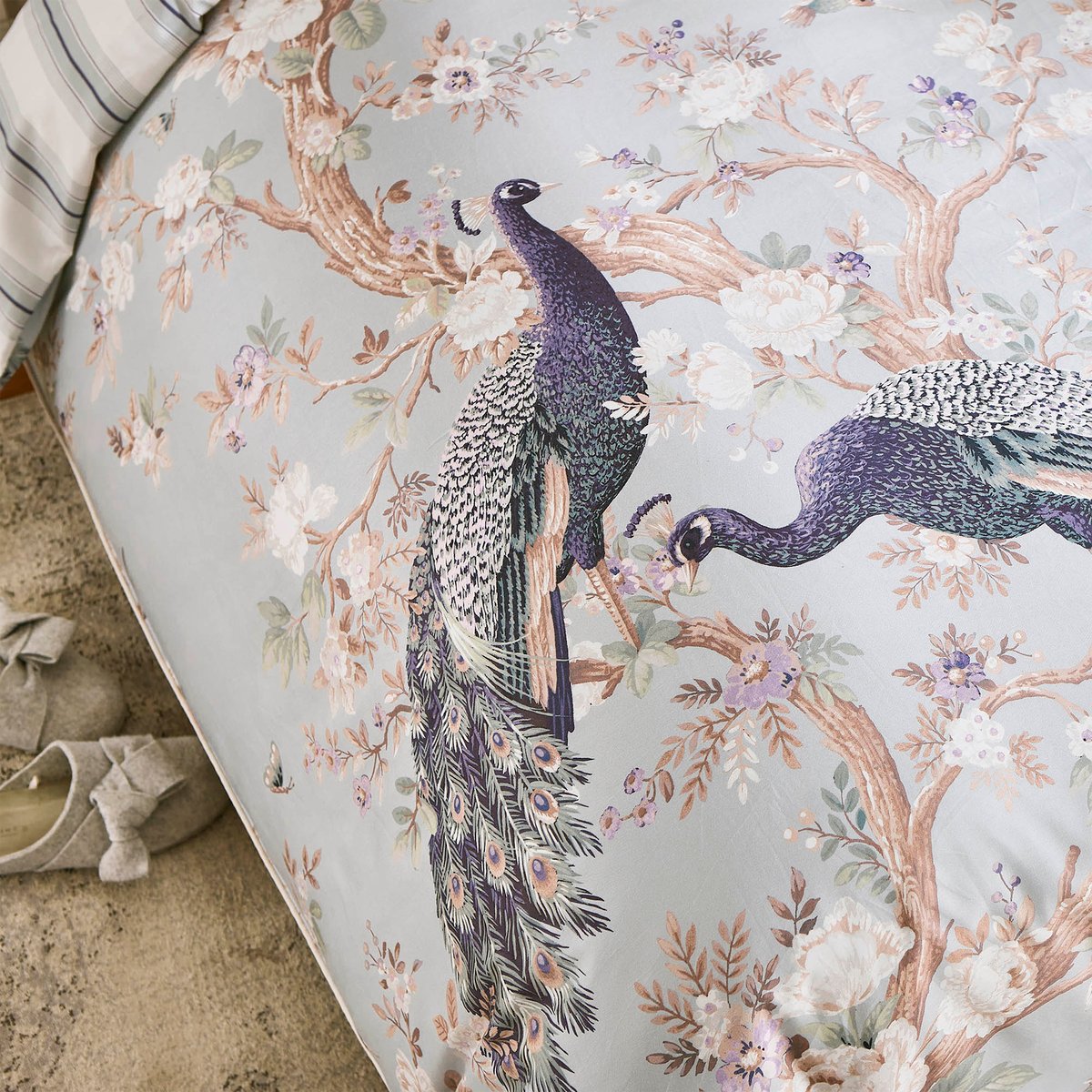 Parure de lit fleurie Paons majestueux, housse de couette + 2 taies pour lit en 140 bleu-vert pastel, LAURA ASHLEY