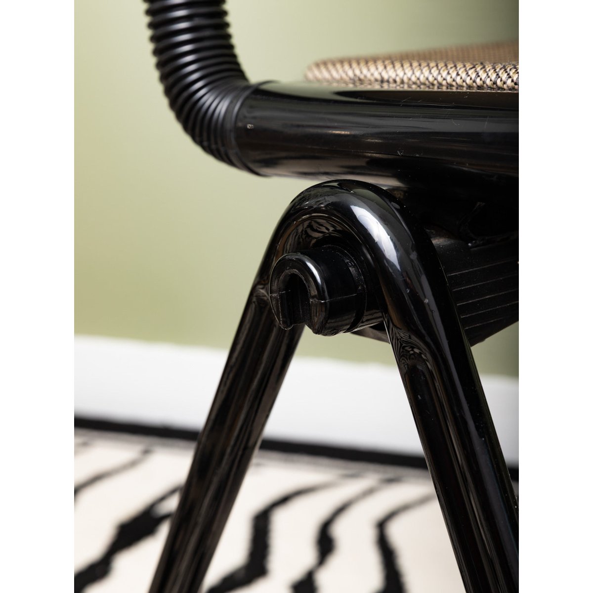 Paire de deux chaises design Alma N°1991 - Bon état noir, DEBONGOUT